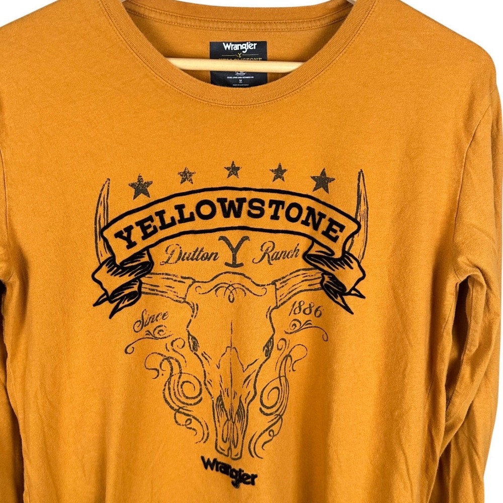 Wrangler Yellowstone Dutton Ranch Mens Long Sleeve Graphic Tee Orange Size M